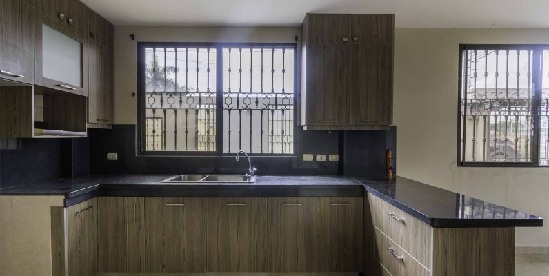 Casa en venta Urb. Tornero, Vía Samborondón. GeoBienes - Casa en venta Urb. Tornero, Vía Samborondón. - Plusvalia Guayaquil Casas de venta y alquiler Inmobiliaria Ecuador