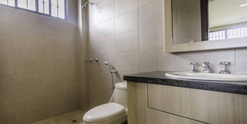 Casa en venta Urb. Tornero, Vía Samborondón. GeoBienes - Casa en venta Urb. Tornero, Vía Samborondón. - Plusvalia Guayaquil Casas de venta y alquiler Inmobiliaria Ecuador