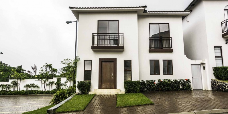 Casa en Venta Urb. Villas del Bosque - Vía a La Costa GeoBienes - Casa en Venta Urb. Villas del Bosque - Vía a La Costa - Plusvalia Guayaquil Casas de venta y alquiler Inmobiliaria Ecuador