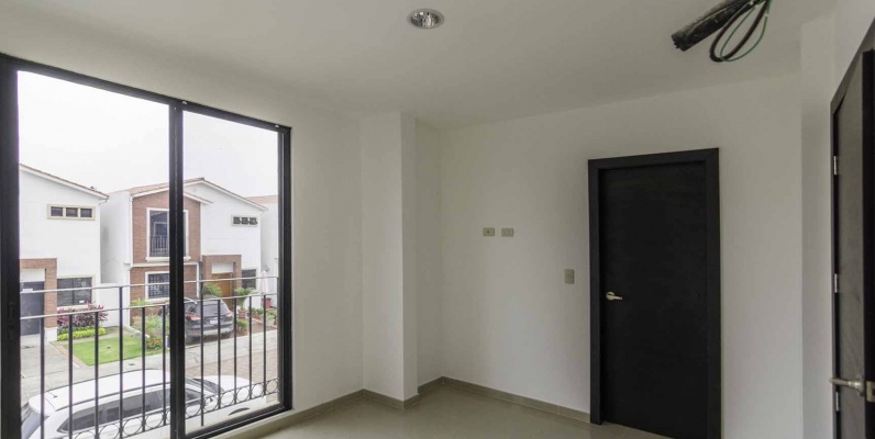 Casa en Venta Urbanización Napoli - Vía Samborondón GeoBienes - Casa en Venta Urbanización Napoli - Vía Samborondón - Plusvalia Guayaquil Casas de venta y alquiler Inmobiliaria Ecuador
