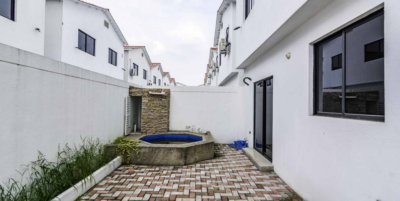 Casa en Venta Urbanización Napoli - Vía Samborondón GeoBienes - Casa en Venta Urbanización Napoli - Vía Samborondón - Plusvalia Guayaquil Casas de venta y alquiler Inmobiliaria Ecuador