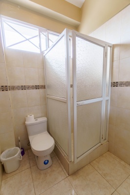 Casa en venta urbanización Rio Lindo, Samborondón GeoBienes - Casa en venta urbanización Rio Lindo, Samborondón - Plusvalia Guayaquil Casas de venta y alquiler Inmobiliaria Ecuador