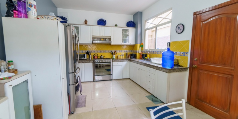 Casa en venta urbanización Rio Lindo, Samborondón GeoBienes - Casa en venta urbanización Rio Lindo, Samborondón - Plusvalia Guayaquil Casas de venta y alquiler Inmobiliaria Ecuador