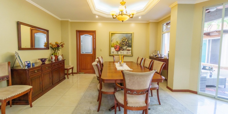 Casa en venta urbanización Rio Lindo, Samborondón GeoBienes - Casa en venta urbanización Rio Lindo, Samborondón - Plusvalia Guayaquil Casas de venta y alquiler Inmobiliaria Ecuador