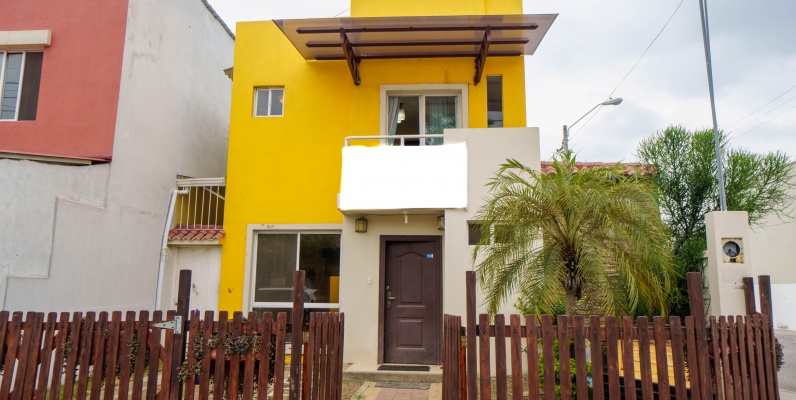 GeoBienes - Casa esquinera en venta ubicada en Ciudadela Olimpo, Vía a la Costa - Plusvalia Guayaquil Casas de venta y alquiler Inmobiliaria Ecuador