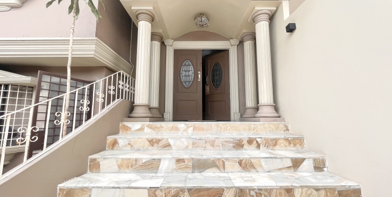 Casa para oficina en alquiler ubicada en Kennedy Norte GeoBienes - Casa para estudiantes en alquiler ubicada en Kennedy Norte (casa independiente) - Plusvalia Guayaquil Casas de venta y alquiler Inmobiliaria Ecuador