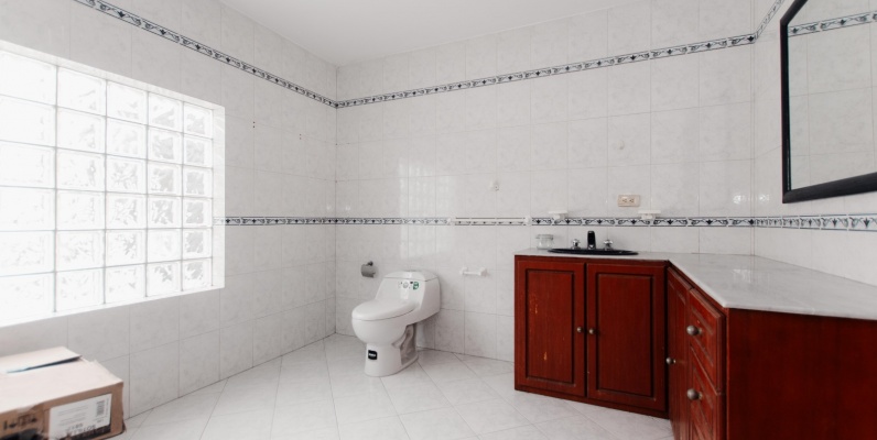 Casa uso comercial en alquiler, Urdesa Central GeoBienes - Casa uso comercial en alquiler, Urdesa Central - Plusvalia Guayaquil Casas de venta y alquiler Inmobiliaria Ecuador