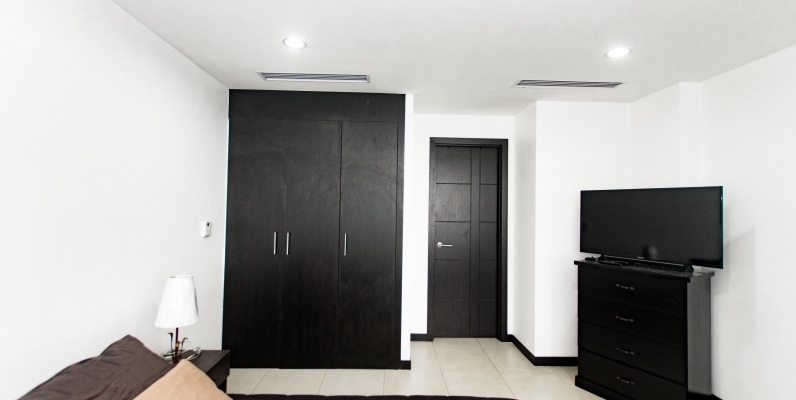 Departamento amoblado en alquiler - Ed. Torres Bellini II, Puerto Santa Ana GeoBienes - Departamento amoblado en alquiler - Ed. Torres Bellini II, Puerto Santa Ana - Plusvalia Guayaquil Casas de venta y alquiler Inmobiliaria Ecuador