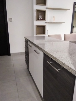 Departamento amoblado en alquiler ubicado en el Edificio Quo GeoBienes - Departamento amoblado en alquiler ubicado en el Edificio Quo - Plusvalia Guayaquil Casas de venta y alquiler Inmobiliaria Ecuador