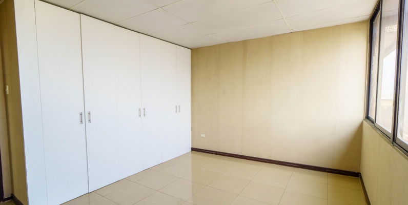 Departamento en alquiler ubicado en Edificio 300, Centro de Guayaquil. GeoBienes - Departamento en alquiler ubicado en Edificio 300, Centro de Guayaquil. - Plusvalia Guayaquil Casas de venta y alquiler Inmobiliaria Ecuador