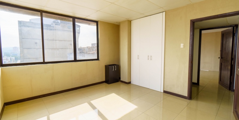 Departamento en alquiler ubicado en Edificio 300, Centro de Guayaquil. GeoBienes - Departamento en alquiler ubicado en Edificio 300, Centro de Guayaquil. - Plusvalia Guayaquil Casas de venta y alquiler Inmobiliaria Ecuador