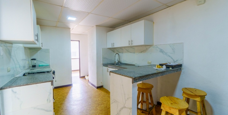 Departamento en alquiler ubicado en Edificio 300, Centro de Guayaquil. GeoBienes - Departamento en alquiler ubicado en Edificio 300, Centro de Guayaquil. - Plusvalia Guayaquil Casas de venta y alquiler Inmobiliaria Ecuador