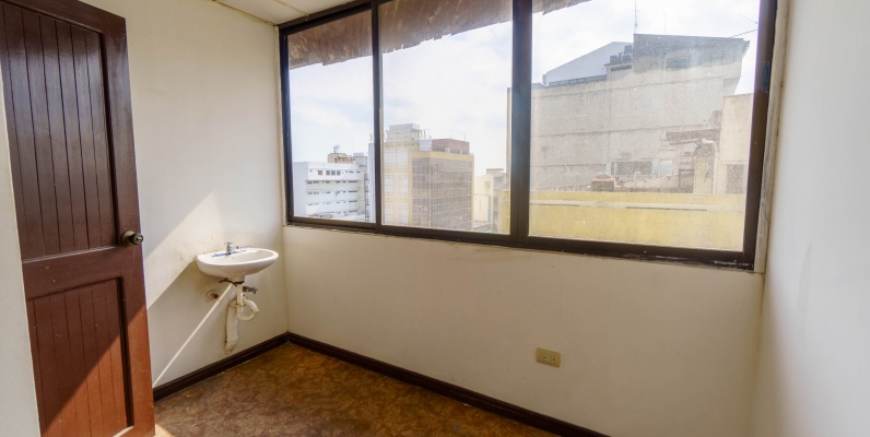 Departamento en alquiler ubicado en Edificio 300, Centro de Guayaquil. GeoBienes - Departamento en alquiler ubicado en Edificio 300, Centro de Guayaquil. - Plusvalia Guayaquil Casas de venta y alquiler Inmobiliaria Ecuador