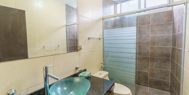 GeoBienes - Departamento en alquiler ubicado en Edificio Novacosta, Los Ceibos - Plusvalia Guayaquil Casas de venta y alquiler Inmobiliaria Ecuador