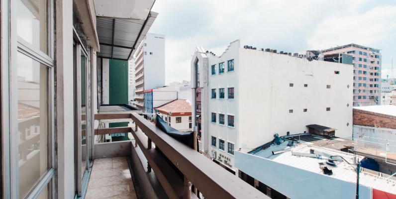 Departamento en planta alta con una excelente vista del centro de Guayaquil GeoBienes - Departamento en planta alta con una excelente vista del centro de Guayaquil - Plusvalia Guayaquil Casas de venta y alquiler Inmobiliaria Ecuador
