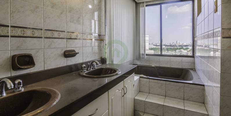 Departamento en venta en Lomas de Urdesa norte de Guayaquil GeoBienes - Departamento en venta en Lomas de Urdesa norte de Guayaquil - Plusvalia Guayaquil Casas de venta y alquiler Inmobiliaria Ecuador