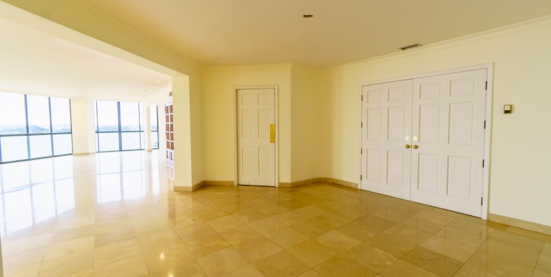 Departamento en venta ubicado en Edificio River Walk, Samborondón GeoBienes - Departamento en venta ubicado en Edificio River Walk, Samborondón - Plusvalia Guayaquil Casas de venta y alquiler Inmobiliaria Ecuador