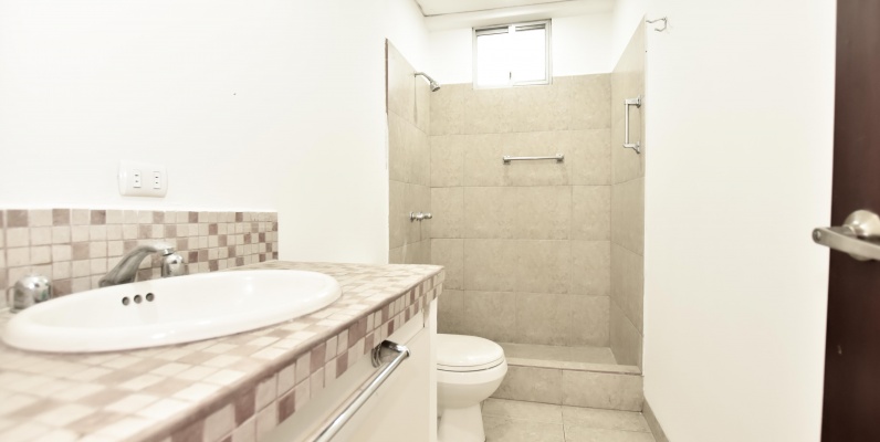 Departamento en venta ubicado en Santa Cecilia, Los ceibos GeoBienes - Amplio departamento en venta ubicado en Santa Cecilia, Los ceibos - Plusvalia Guayaquil Casas de venta y alquiler Inmobiliaria Ecuador