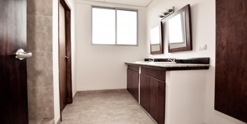 Departamento en venta ubicado en Santa Cecilia, Los ceibos GeoBienes - Amplio departamento en venta ubicado en Santa Cecilia, Los ceibos - Plusvalia Guayaquil Casas de venta y alquiler Inmobiliaria Ecuador