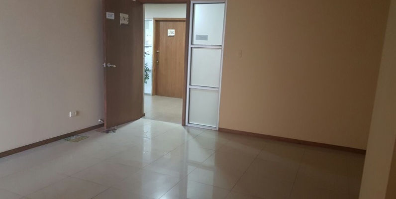 Descripción de oficina en alquiler ubicado en Trade Bulding, Guayaquil. GeoBienes - Oficina en alquiler ubicado en Trade Building, Guayaquil. - Plusvalia Guayaquil Casas de venta y alquiler Inmobiliaria Ecuador