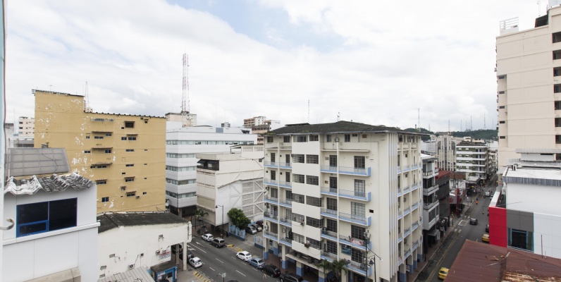 GeoBienes - Edificio de locales comerciales en venta ubicado en el Centro de Guayaquil - Plusvalia Guayaquil Casas de venta y alquiler Inmobiliaria Ecuador