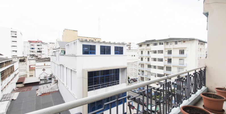 GeoBienes - Edificio de locales comerciales en venta ubicado en el Centro de Guayaquil - Plusvalia Guayaquil Casas de venta y alquiler Inmobiliaria Ecuador