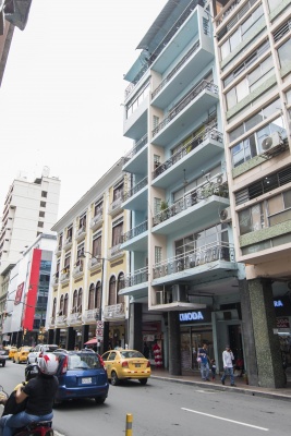 GeoBienes - Edificio de locales comerciales en venta ubicado en el Centro de Guayaquil - Plusvalia Guayaquil Casas de venta y alquiler Inmobiliaria Ecuador