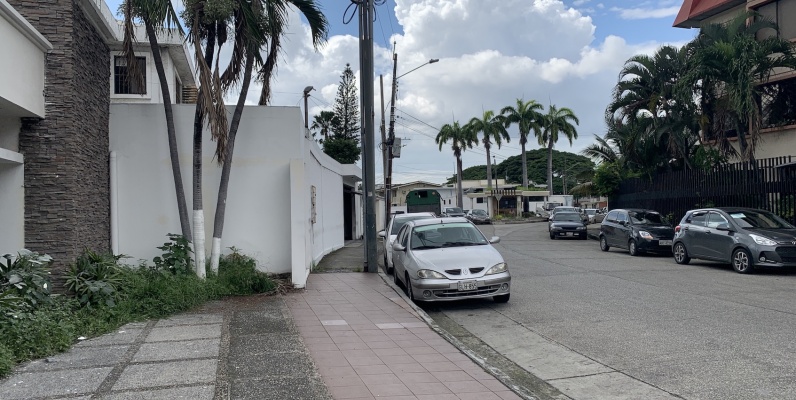 Edificio en venta Avenida Las Mojas, Urdesa GeoBienes - Edificio en venta Avenida Las Mojas, Urdesa - Plusvalia Guayaquil Casas de venta y alquiler Inmobiliaria Ecuador