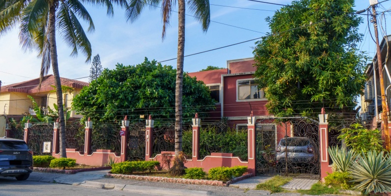 Edificio en venta ubicado en Balsamos Sur, Urdesa GeoBienes - Edificio, hotel, hostal, comercial, en alquiler Urdesa, Balsamos Sur - Plusvalia Guayaquil Casas de venta y alquiler Inmobiliaria Ecuador