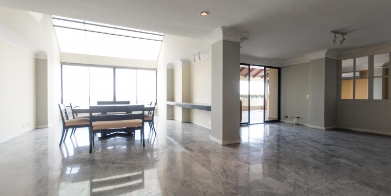 GeoBienes - Exclusivo departamento de 2 pisos Edificio Marcus, Lomas de Urdesa - Plusvalia Guayaquil Casas de venta y alquiler Inmobiliaria Ecuador