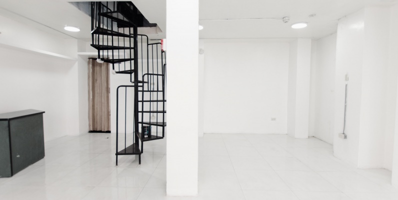 GeoBienes - Local comercial en alquiler ubicado en Centro de Guayaquil, zona Bahía - Plusvalia Guayaquil Casas de venta y alquiler Inmobiliaria Ecuador