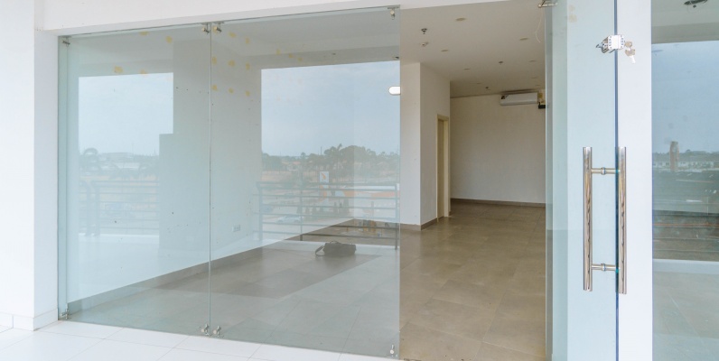 Local comercial en alquiler ubicado en Plaza Vizcaya, Samborondón GeoBienes - Local comercial en alquiler ubicado en Plaza Vizcaya, Samborondón - Plusvalia Guayaquil Casas de venta y alquiler Inmobiliaria Ecuador