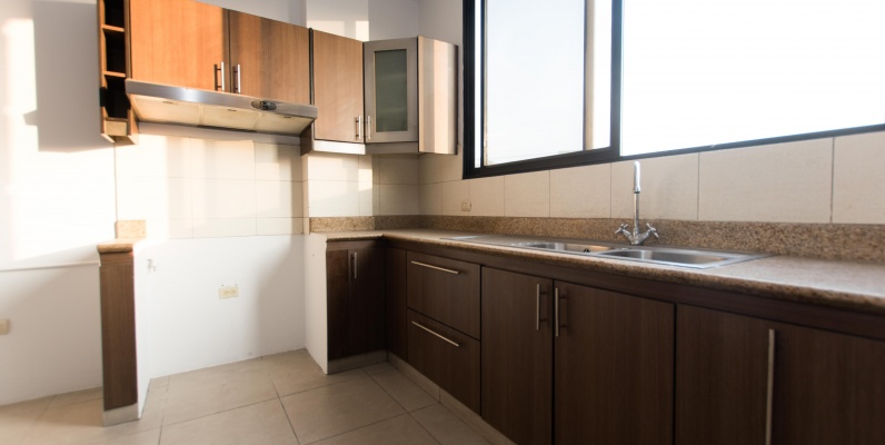 Moderno departamento en alquiler en Porton de las Lomas, Urdesa GeoBienes - Moderno departamento en alquiler en Porton de las Lomas, Urdesa - Plusvalia Guayaquil Casas de venta y alquiler Inmobiliaria Ecuador