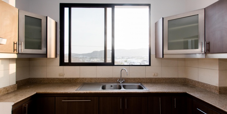 Moderno departamento en alquiler en Porton de las Lomas, Urdesa GeoBienes - Moderno departamento en alquiler en Porton de las Lomas, Urdesa - Plusvalia Guayaquil Casas de venta y alquiler Inmobiliaria Ecuador
