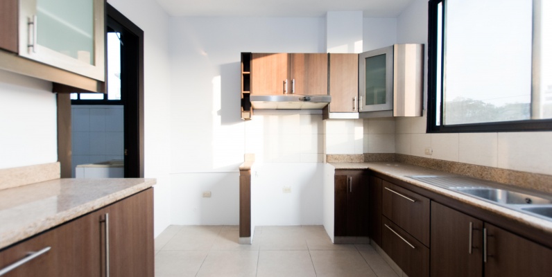 Moderno departamento en alquiler en Porton de las Lomas, Urdesa GeoBienes - Moderno departamento en alquiler en Porton de las Lomas, Urdesa - Plusvalia Guayaquil Casas de venta y alquiler Inmobiliaria Ecuador