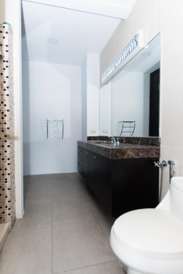 Moderno departamento en alquiler en Porton de las Lomas, Urdesa GeoBienes - Moderno departamento en alquiler en Porton de las Lomas, Urdesa - Plusvalia Guayaquil Casas de venta y alquiler Inmobiliaria Ecuador