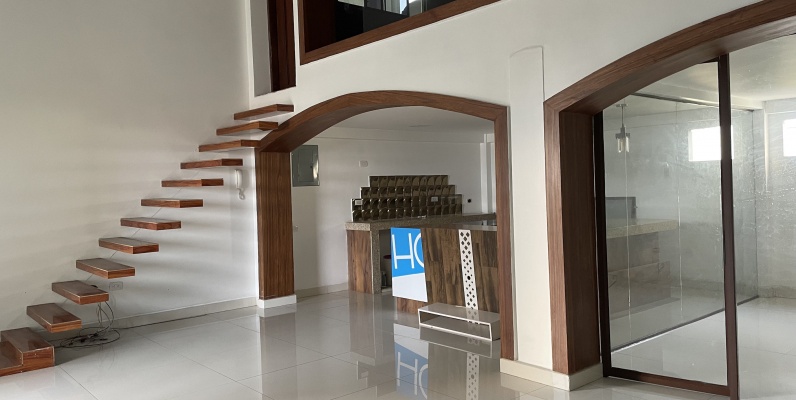 Moderno Penthouse de dos pisos en alquiler ubicado en Kennedy Norte GeoBienes - Moderno Penthouse de dos pisos en alquiler ubicado en Kennedy Norte - Plusvalia Guayaquil Casas de venta y alquiler Inmobiliaria Ecuador