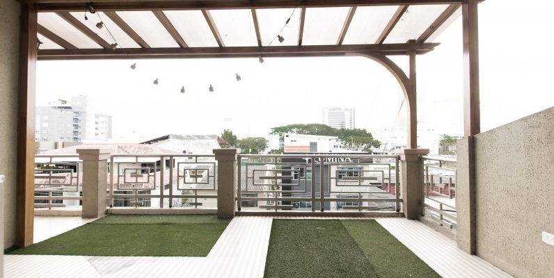 Moderno Penthouse de dos pisos en alquiler ubicado en Kennedy Norte GeoBienes - Moderno Penthouse de dos pisos en alquiler ubicado en Kennedy Norte - Plusvalia Guayaquil Casas de venta y alquiler Inmobiliaria Ecuador