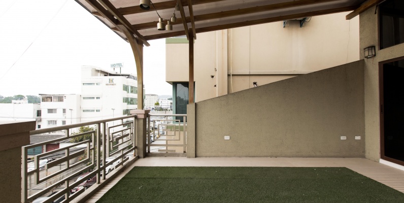 Moderno Penthouse de dos pisos en alquiler ubicado en Kennedy Norte GeoBienes - Moderno Penthouse de dos pisos en alquiler ubicado en Kennedy Norte - Plusvalia Guayaquil Casas de venta y alquiler Inmobiliaria Ecuador