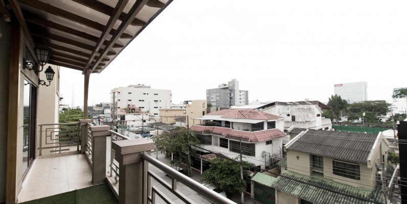 Moderno Penthouse de dos pisos en alquiler ubicado en Kennedy Norte GeoBienes - Moderno Penthouse de dos pisos en alquiler ubicado en Kennedy Norte - Plusvalia Guayaquil Casas de venta y alquiler Inmobiliaria Ecuador