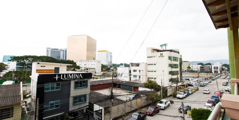 GeoBienes - Moderno Penthouse de dos pisos en alquiler ubicado en Kennedy Norte - Plusvalia Guayaquil Casas de venta y alquiler Inmobiliaria Ecuador