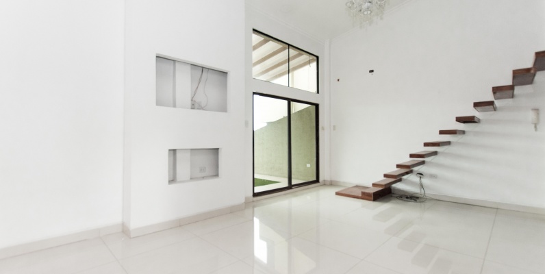 Moderno Penthouse de dos pisos en alquiler ubicado en Kennedy Norte GeoBienes - Moderno Penthouse de dos pisos en alquiler ubicado en Kennedy Norte - Plusvalia Guayaquil Casas de venta y alquiler Inmobiliaria Ecuador