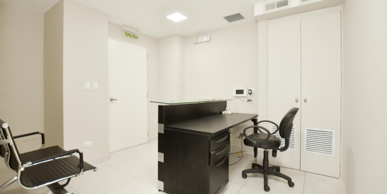 Oficina amoblada en alquiler ubicada en el Edificio Atlantis GeoBienes - Oficina amoblada en venta ubicada en el Edificio Atlantis - Plusvalia Guayaquil Casas de venta y alquiler Inmobiliaria Ecuador