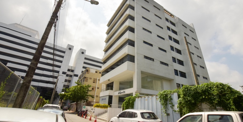 GeoBienes - Oficina amoblada en venta ubicada en el Edificio Atlantis - Plusvalia Guayaquil Casas de venta y alquiler Inmobiliaria Ecuador