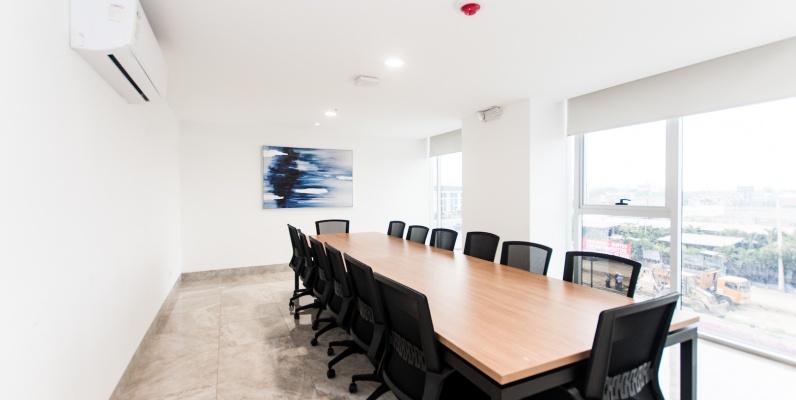 Oficina Comercial en Alquiler Edificio Platinum GeoBienes - Oficina Comercial en Alquiler Edificio Platinum - Plusvalia Guayaquil Casas de venta y alquiler Inmobiliaria Ecuador