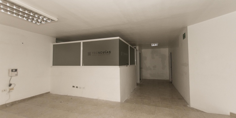 GeoBienes - Oficina con divisiones en alquiler ubicada en Urdesa - Plusvalia Guayaquil Casas de venta y alquiler Inmobiliaria Ecuador