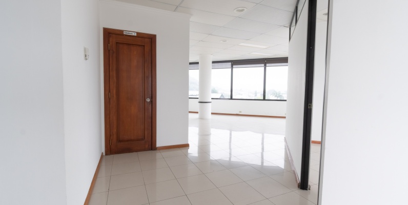 GeoBienes - Oficina corporativa en alquiler en Edificio Classic, Albán Borja, Guayaquil - Plusvalia Guayaquil Casas de venta y alquiler Inmobiliaria Ecuador