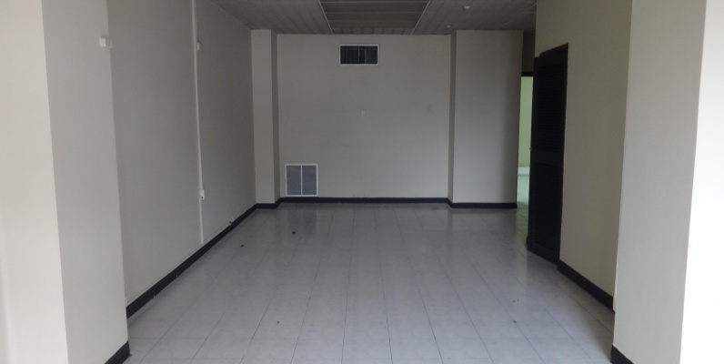 Oficina de alquiler en el centro de Guayaquil, Av. 9 de Octubre GeoBienes - Oficina de alquiler en el centro de Guayaquil, Av. 9 de Octubre - Plusvalia Guayaquil Casas de venta y alquiler Inmobiliaria Ecuador