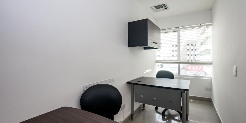 Oficina de estreno amoblada en Parque Empresarial Colón - Norte Guayaquil GeoBienes - Oficina amoblada de 35m2 en Parque Empresarial Colón - Norte Guayaquil - Plusvalia Guayaquil Casas de venta y alquiler Inmobiliaria Ecuador