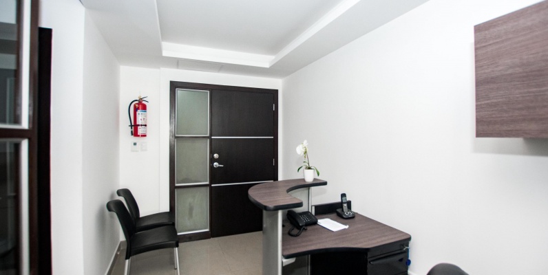 Oficina de estreno amoblada en Parque Empresarial Colón - Norte Guayaquil GeoBienes - Oficina amoblada de 35m2 en Parque Empresarial Colón - Norte Guayaquil - Plusvalia Guayaquil Casas de venta y alquiler Inmobiliaria Ecuador